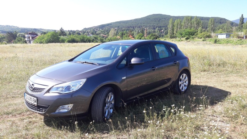 Opel Astra 1.6Т, снимка 1 - Автомобили и джипове - 44866849
