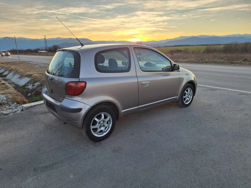 Toyota Yaris 1.0i, снимка 4 - Автомобили и джипове - 47282267