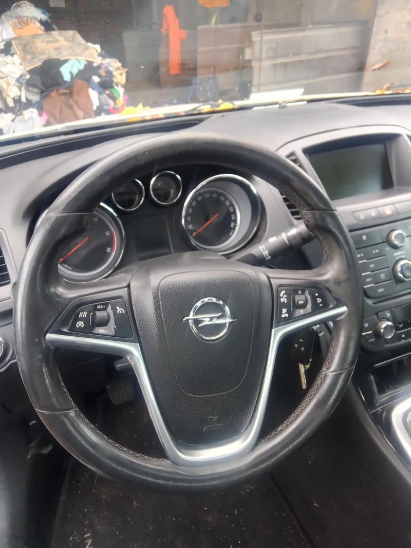 Opel Insignia 2.0CDTI 160к.с, снимка 8 - Автомобили и джипове - 52412552