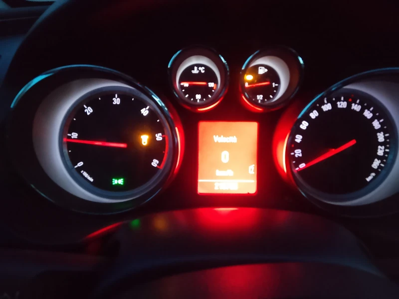 Opel Insignia 2.0CDTI 160к.с, снимка 9 - Автомобили и джипове - 52412552