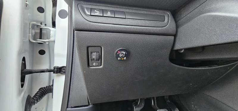 Peugeot 208 1.2 GPL ТОП, снимка 15 - Автомобили и джипове - 53509798