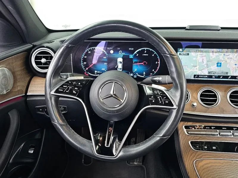 Mercedes-Benz E 220 CDI Avantgarde - САМО 30% АВАНС!, снимка 13 - Автомобили и джипове - 55441744