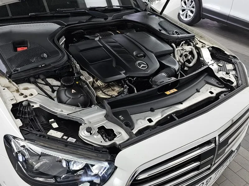 Mercedes-Benz E 220 CDI Avantgarde - САМО 30% АВАНС!, снимка 6 - Автомобили и джипове - 55441744