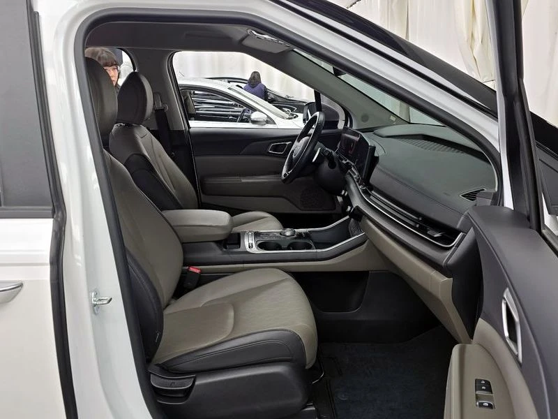 Kia Carnival 2.2 202 hp Automatic, снимка 7 - Автомобили и джипове - 55477176