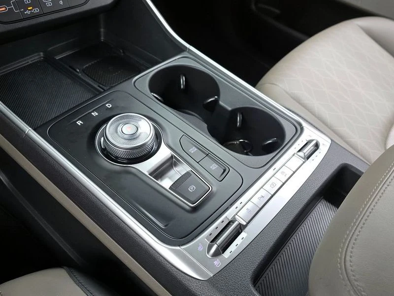 Kia Carnival 2.2 202 hp Automatic, снимка 12 - Автомобили и джипове - 55477176