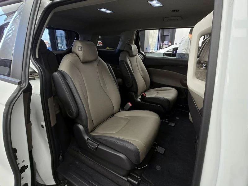 Kia Carnival 2.2 202 hp Automatic, снимка 16 - Автомобили и джипове - 55477176