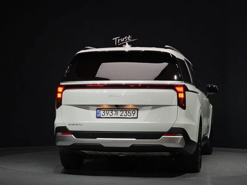Kia Carnival 2.2 202 hp Automatic, снимка 4 - Автомобили и джипове - 55477176