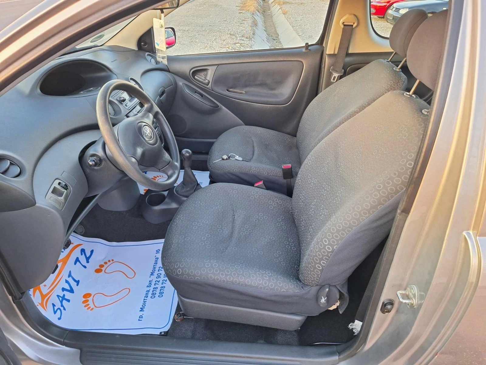 Toyota Yaris 1.0i - изображение 8