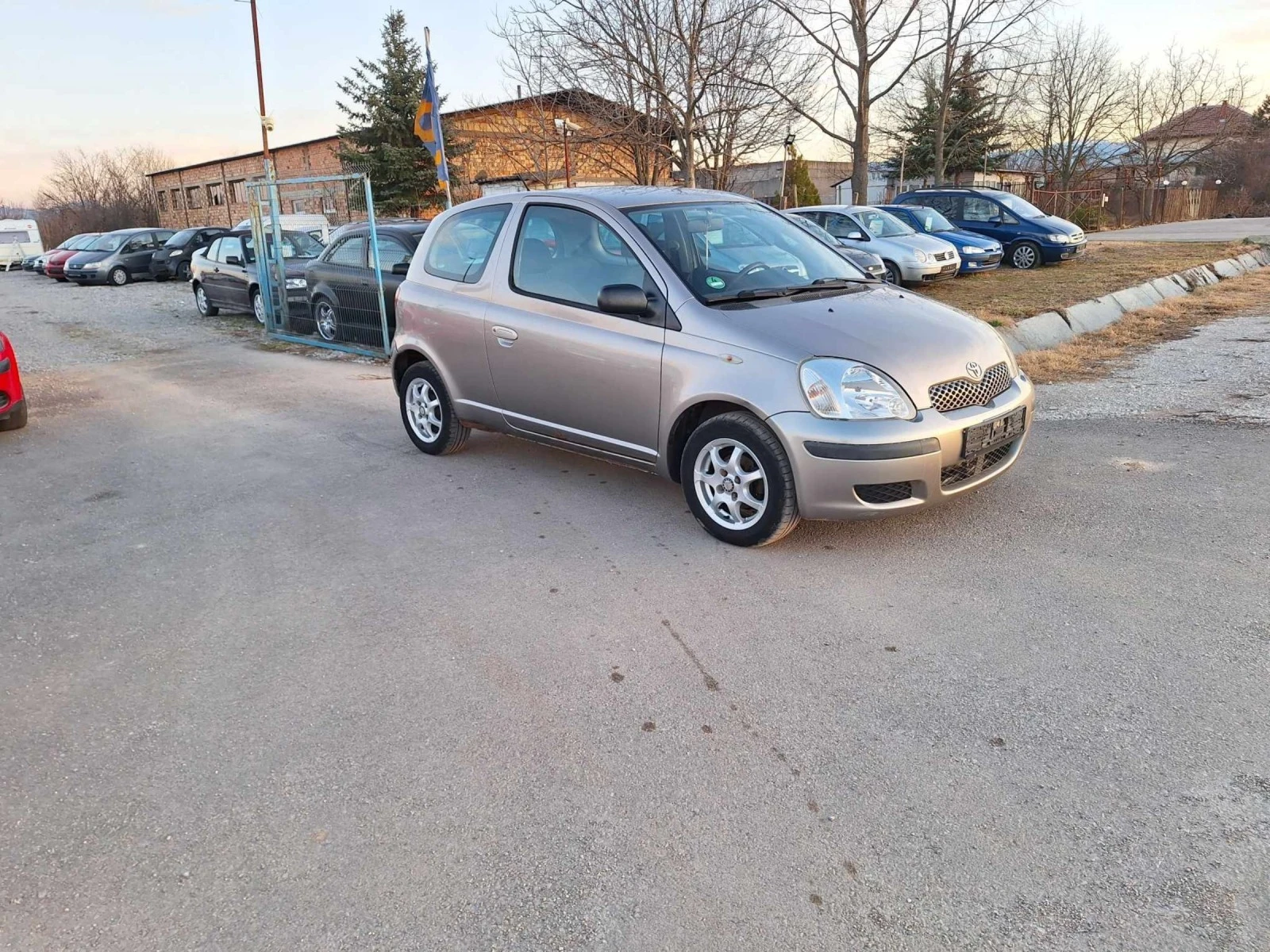 Toyota Yaris 1.0i - [1] 