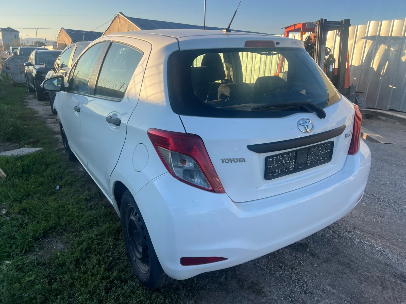 Toyota Yaris 1.0i - изображение 2