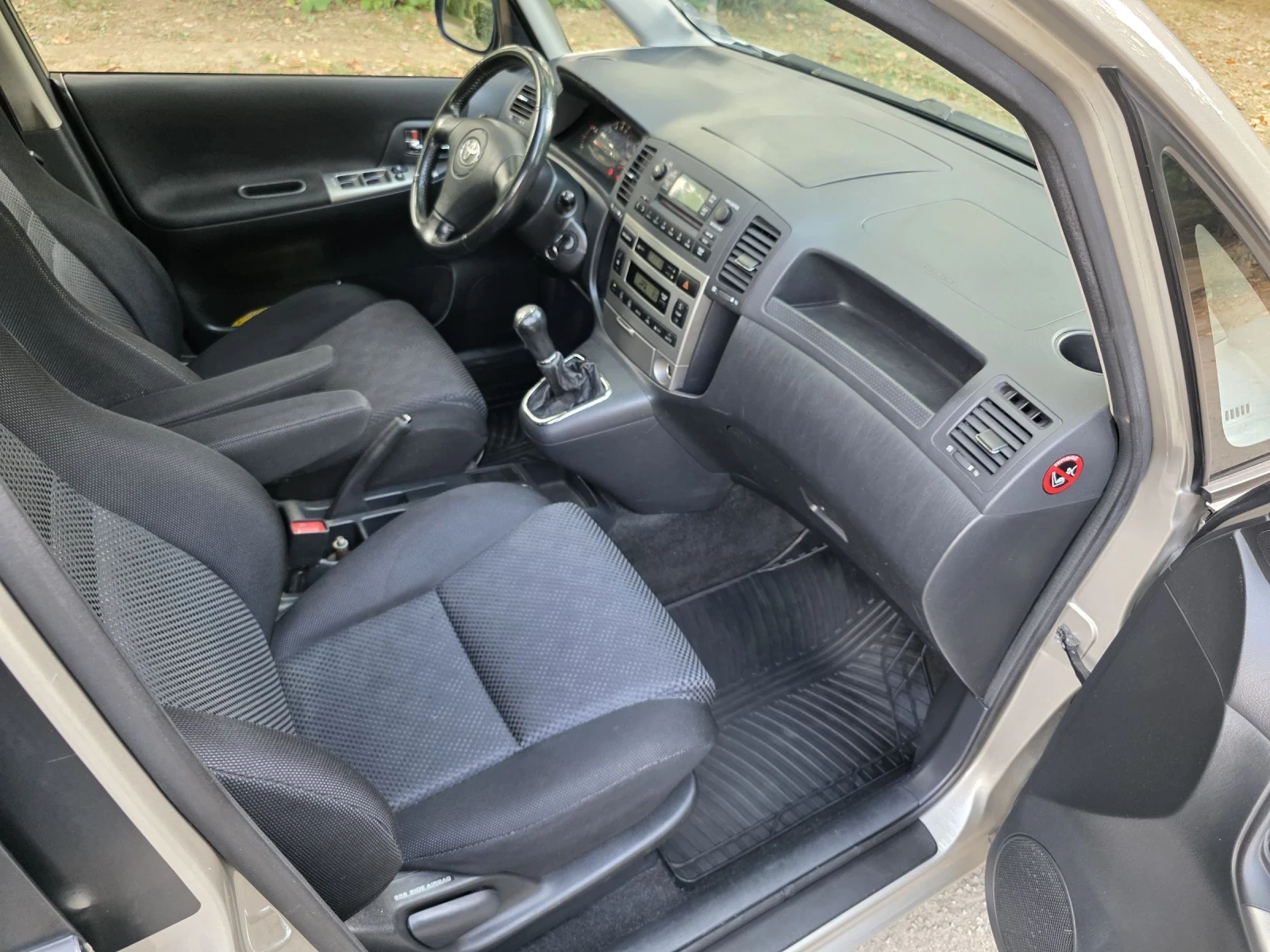 Toyota Corolla verso 1.6 VVT-I - изображение 8