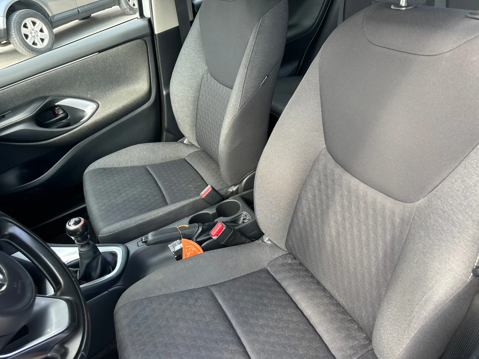 Toyota Yaris 1.5 ГАРАНЦИЯ - изображение 9