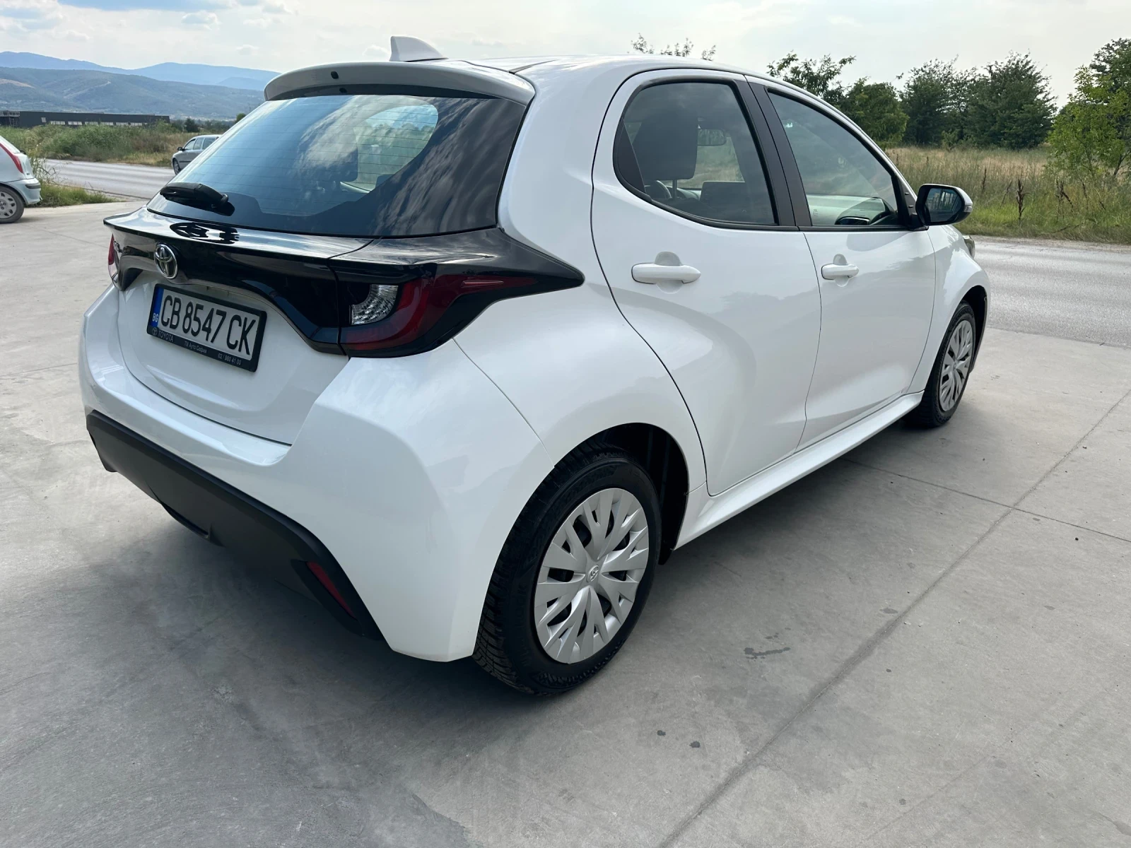 Toyota Yaris 1.5 ГАРАНЦИЯ - изображение 6