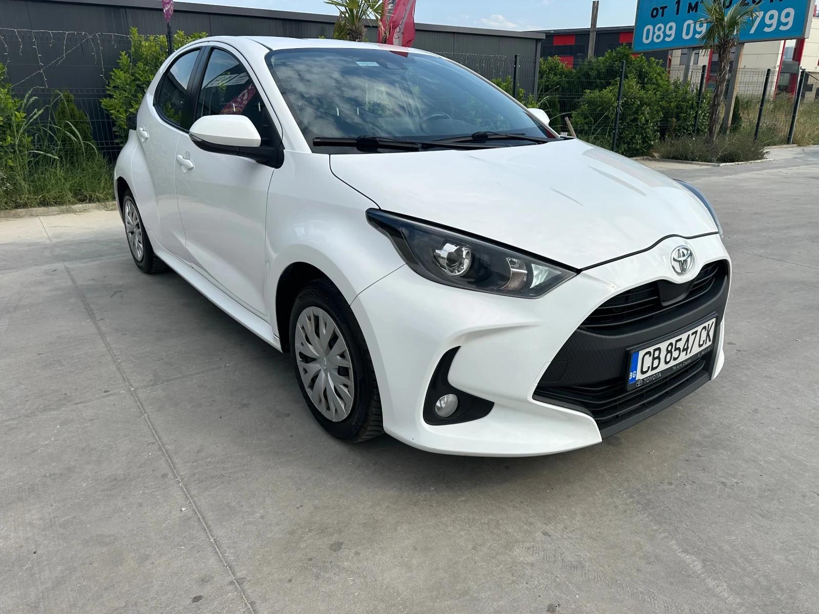 Toyota Yaris 1.5 ГАРАНЦИЯ - изображение 8