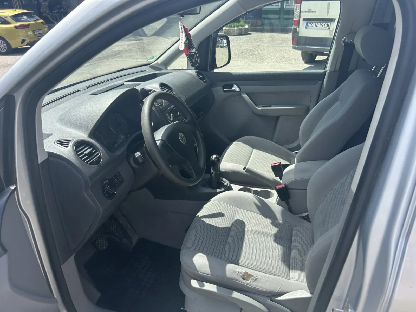 VW Caddy 1.6 АГУ - изображение 7