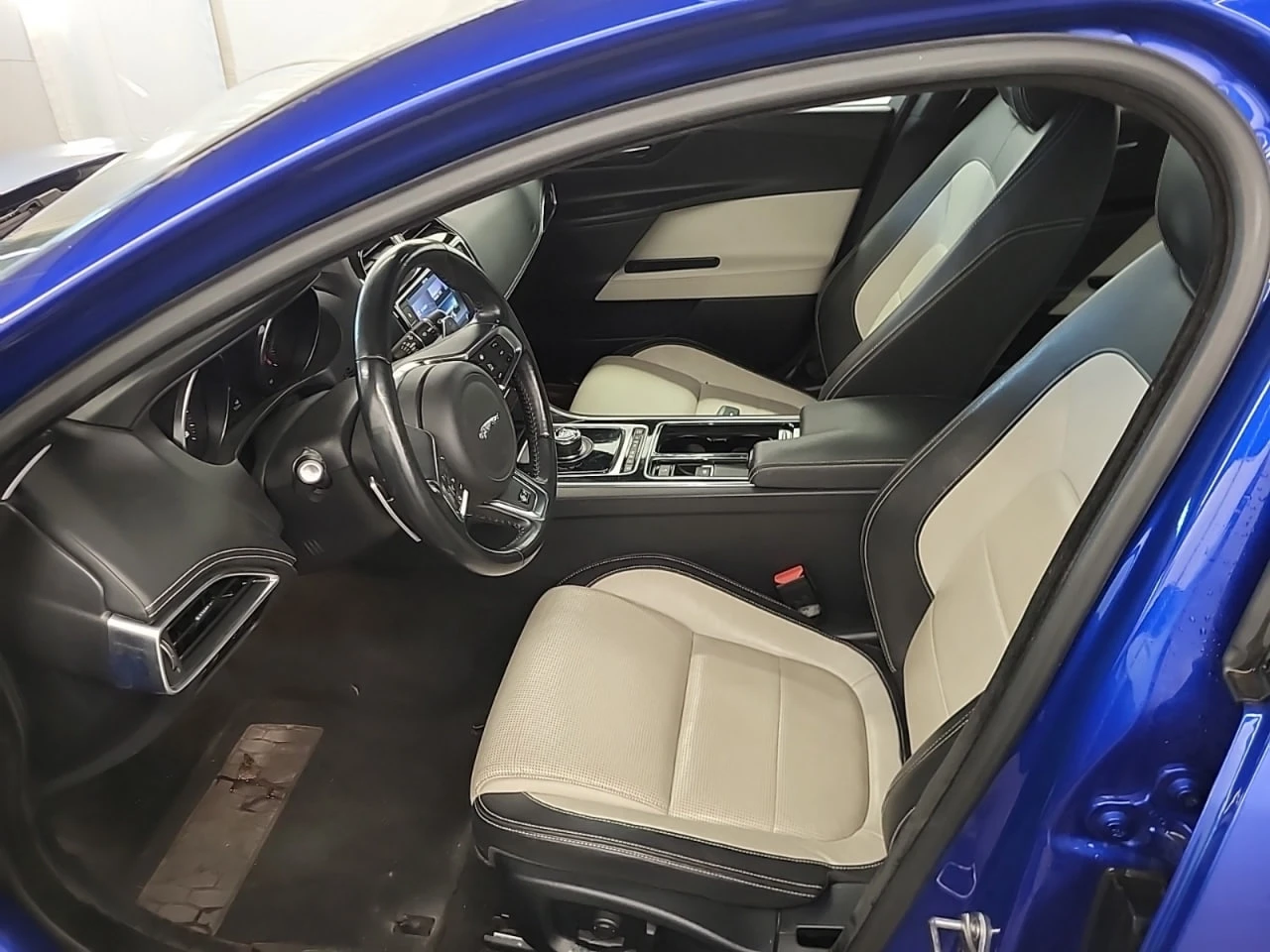 Jaguar XE * CARFAX * АВТО КРЕДИТ * ЦЕНА ДО БГ! - изображение 7