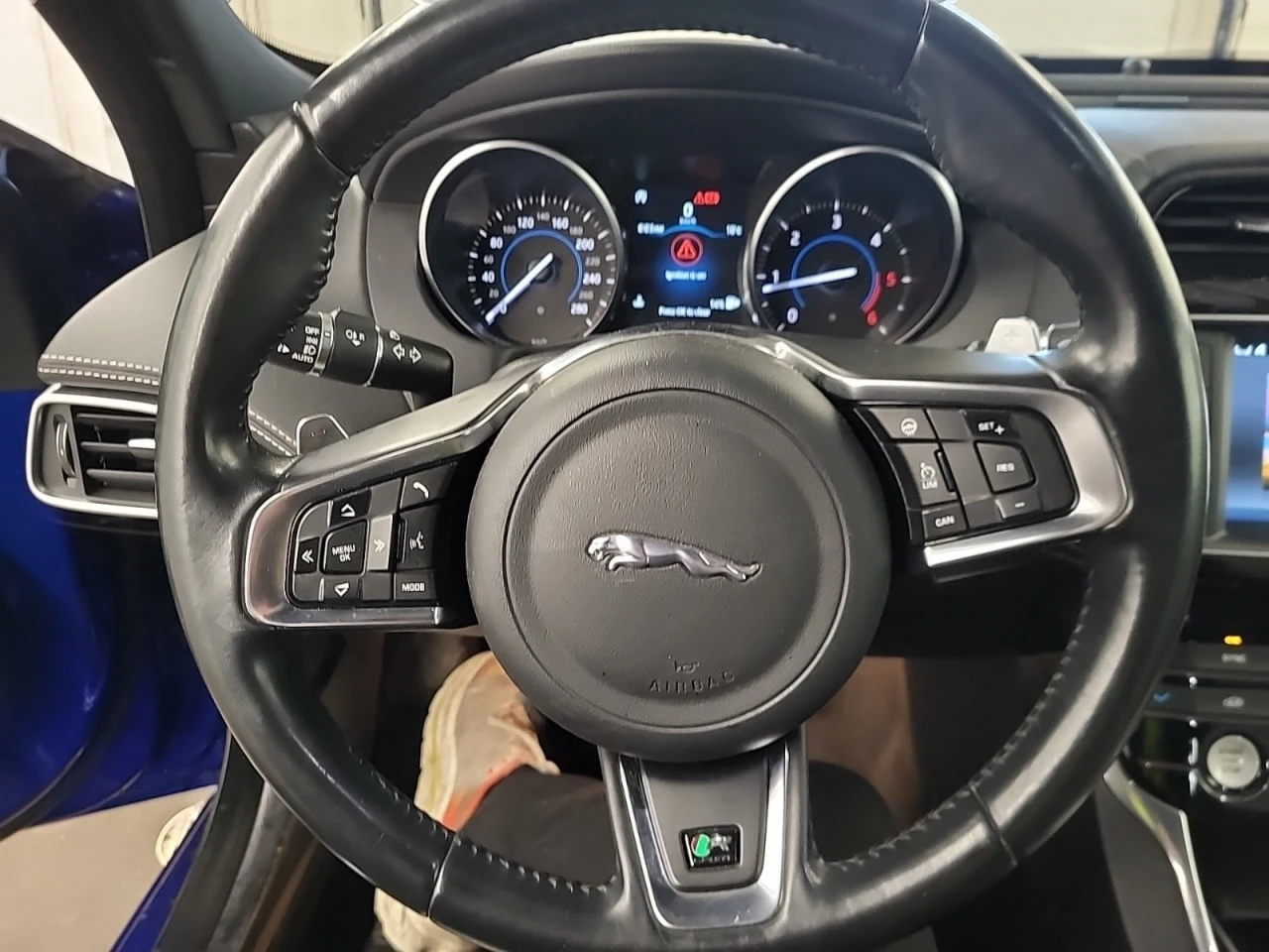 Jaguar XE * CARFAX * АВТО КРЕДИТ * ЦЕНА ДО БГ! - изображение 9
