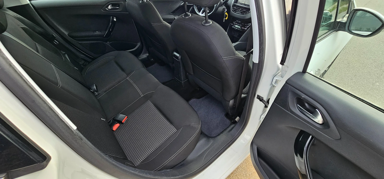 Peugeot 208 1.2 GPL ТОП, снимка 11 - Автомобили и джипове - 53509798