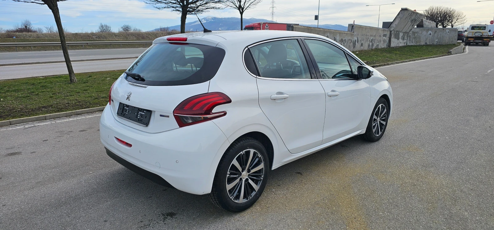 Peugeot 208 1.2 GPL ТОП - изображение 4