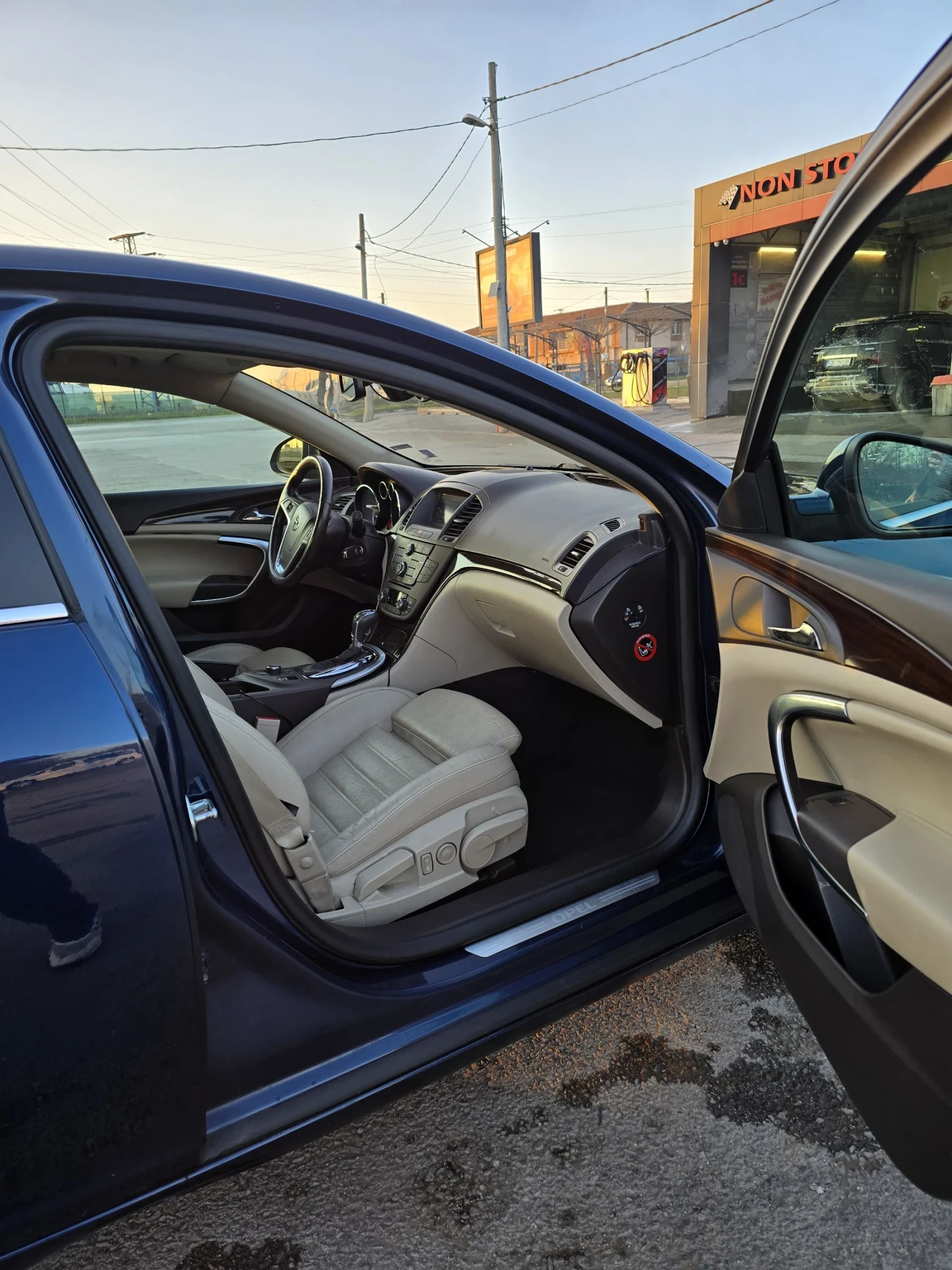 Opel Insignia 2.0 Turbo 220кс ВСИЧКИ Екстри за модела, снимка 10 - Автомобили и джипове - 53866814