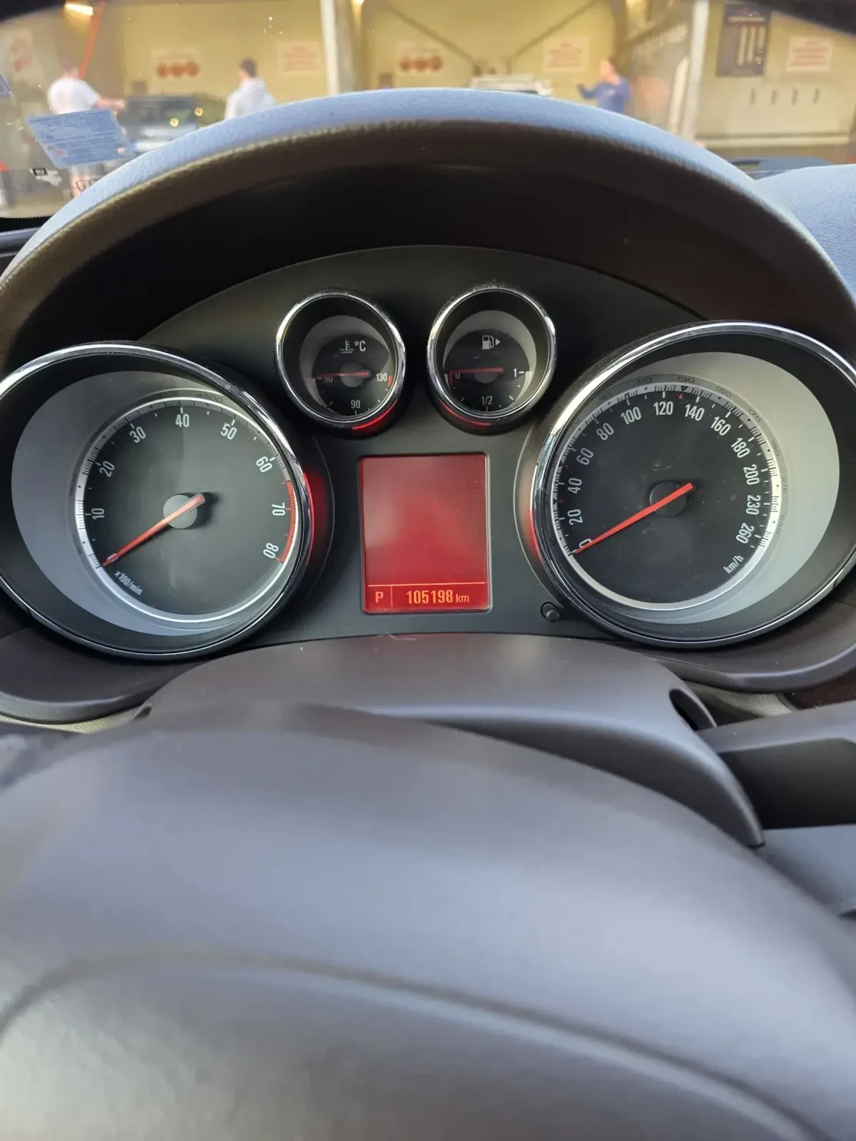 Opel Insignia 2.0 Turbo 220кс ВСИЧКИ Екстри за модела, снимка 13 - Автомобили и джипове - 53866814