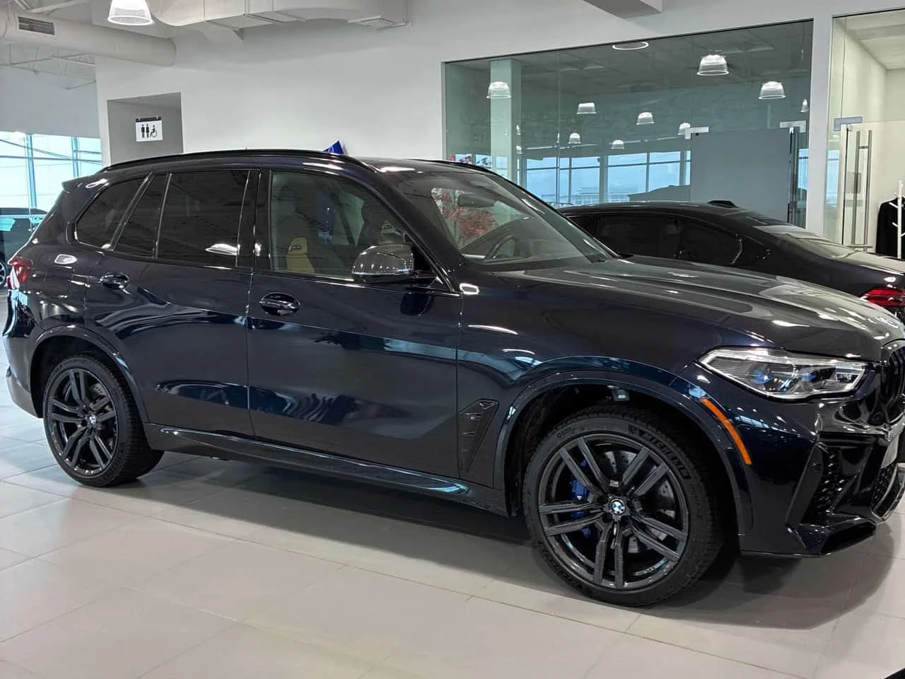 BMW X5M * Competition * BOWERS & WILKINS * CARBON * 360, снимка 3 - Автомобили и джипове - 54098731