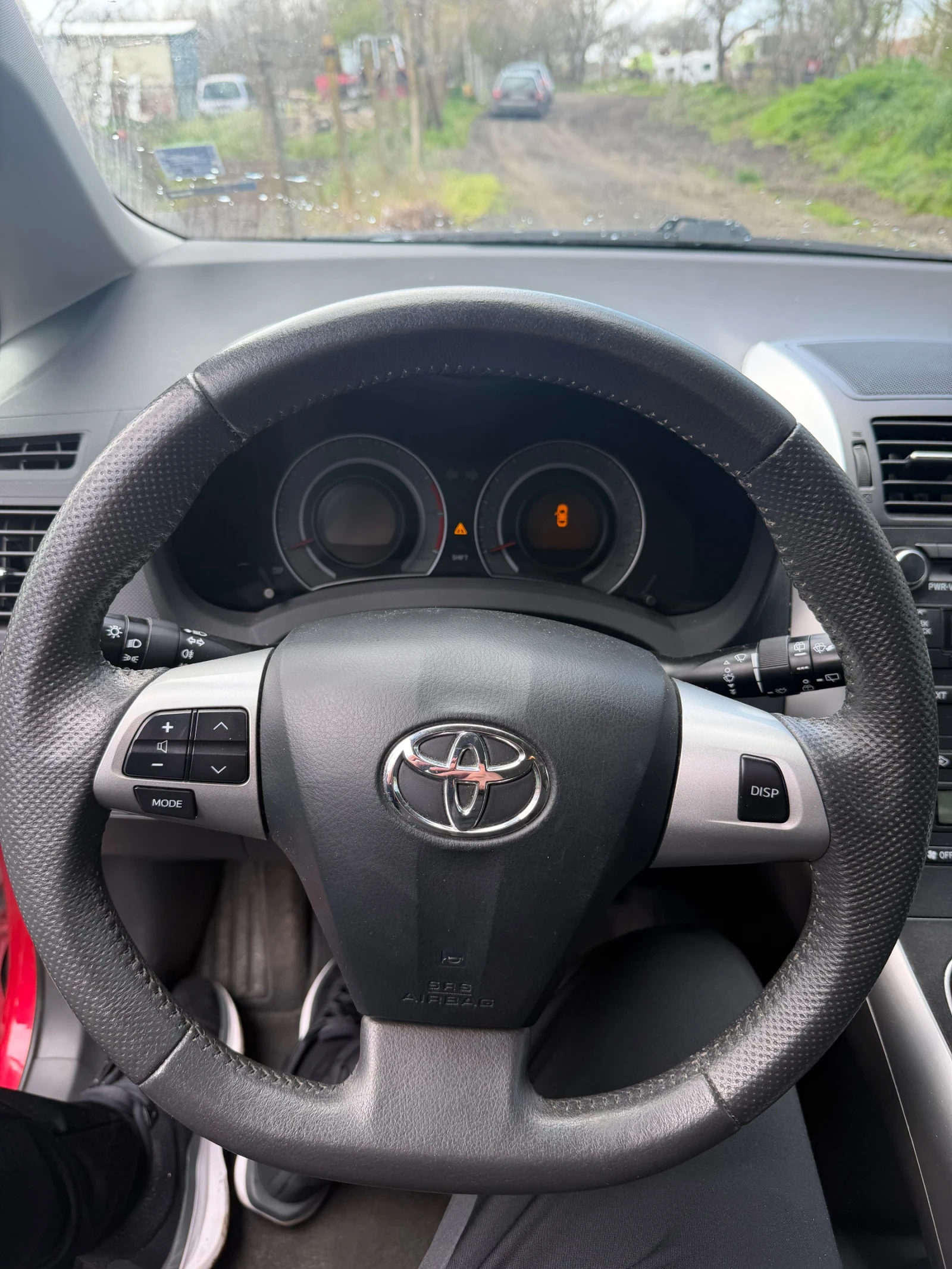 Toyota Auris 1.4, снимка 13 - Автомобили и джипове - 54207885