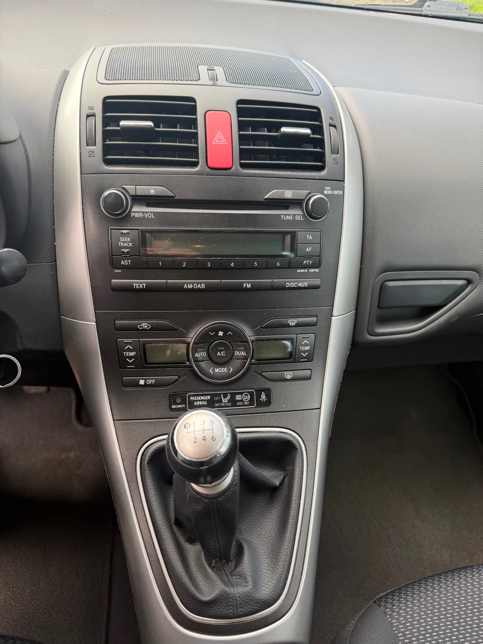 Toyota Auris 1.4, снимка 12 - Автомобили и джипове - 54207885