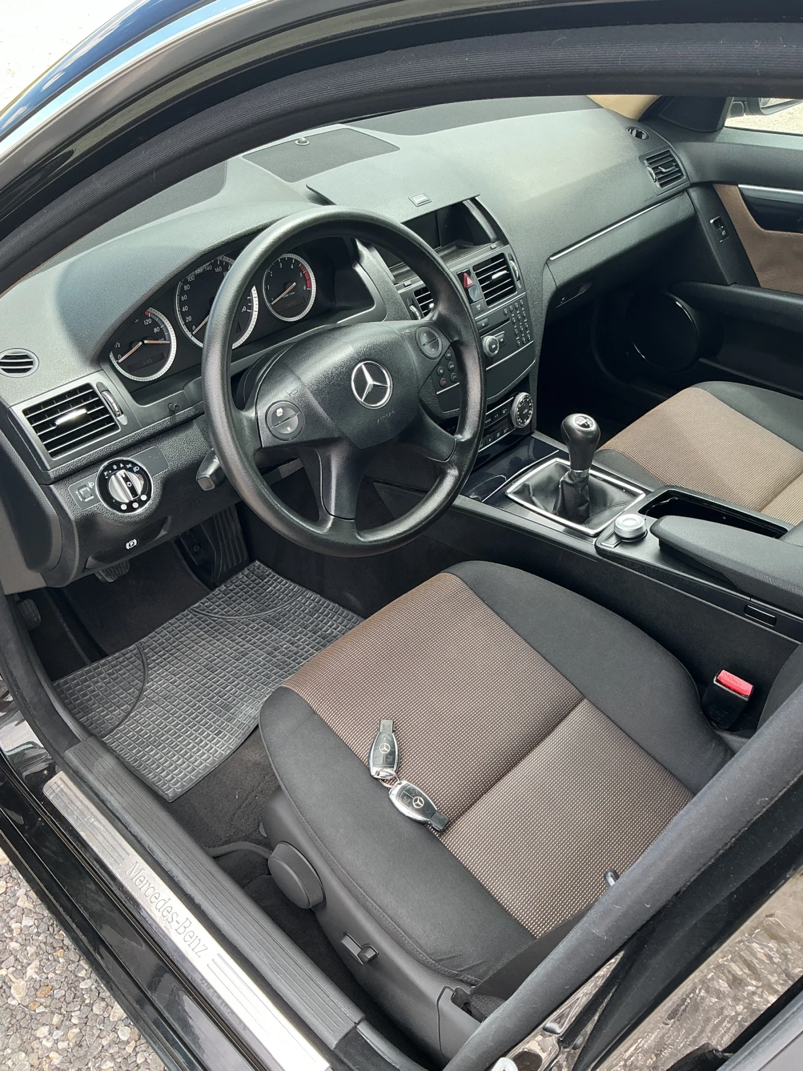 Mercedes-Benz C 220 CDI, снимка 10 - Автомобили и джипове - 54593903