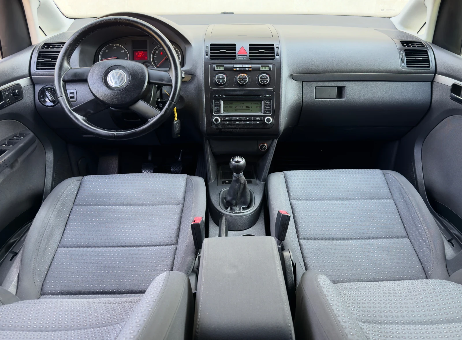 VW Touran 1.9TDi 105hp, снимка 10 - Автомобили и джипове - 55667923