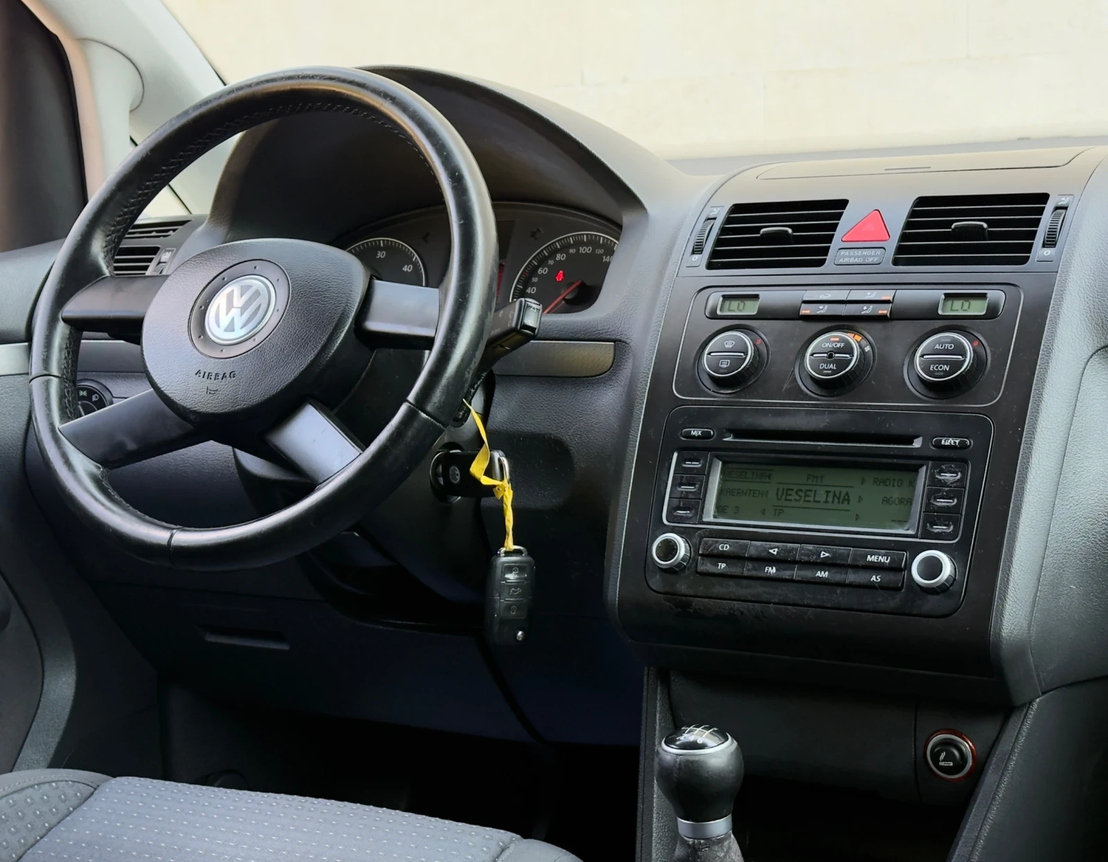 VW Touran 1.9TDi 105hp, снимка 12 - Автомобили и джипове - 55667923