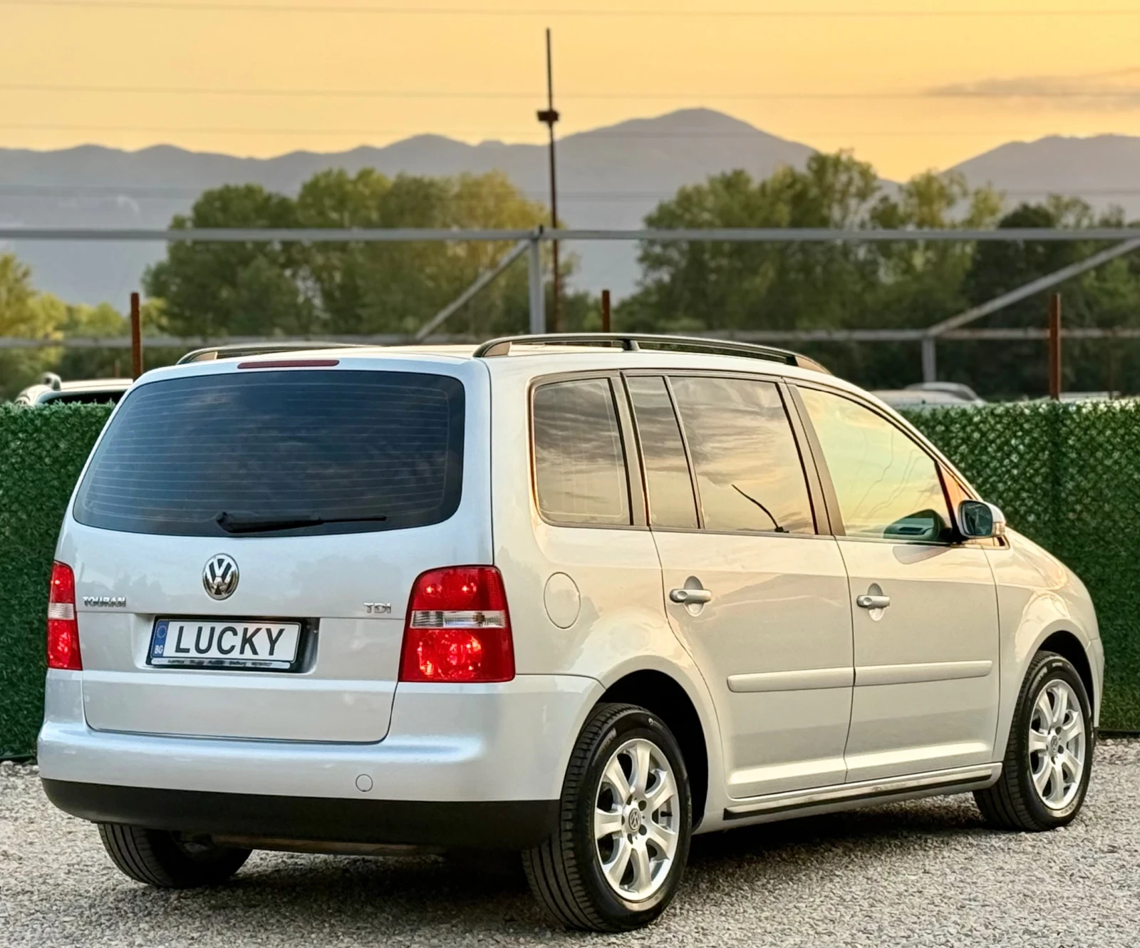 VW Touran 1.9TDi 105hp, снимка 7 - Автомобили и джипове - 55667923