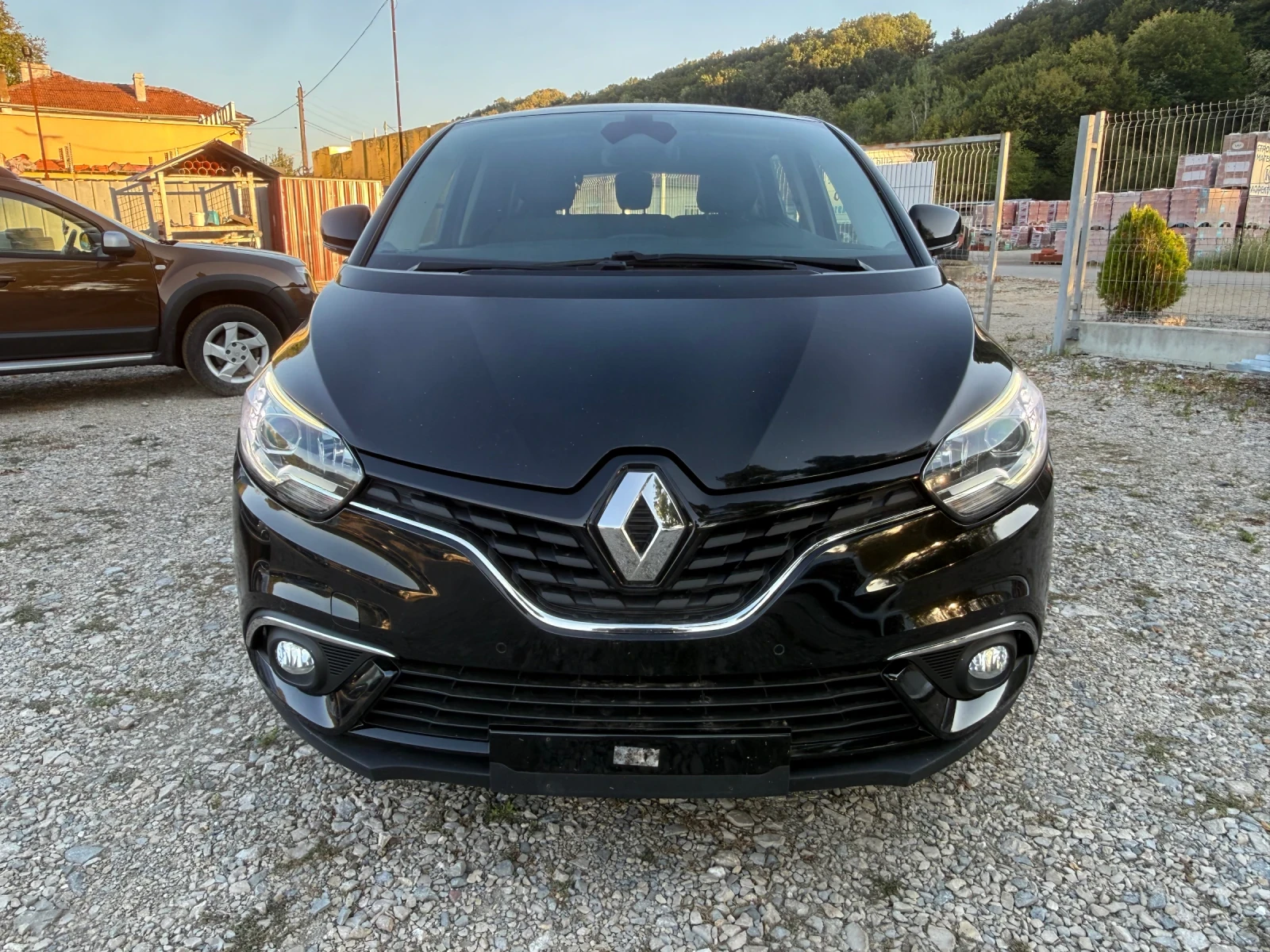Renault Scenic 1.5dci, снимка 2 - Автомобили и джипове - 55838299
