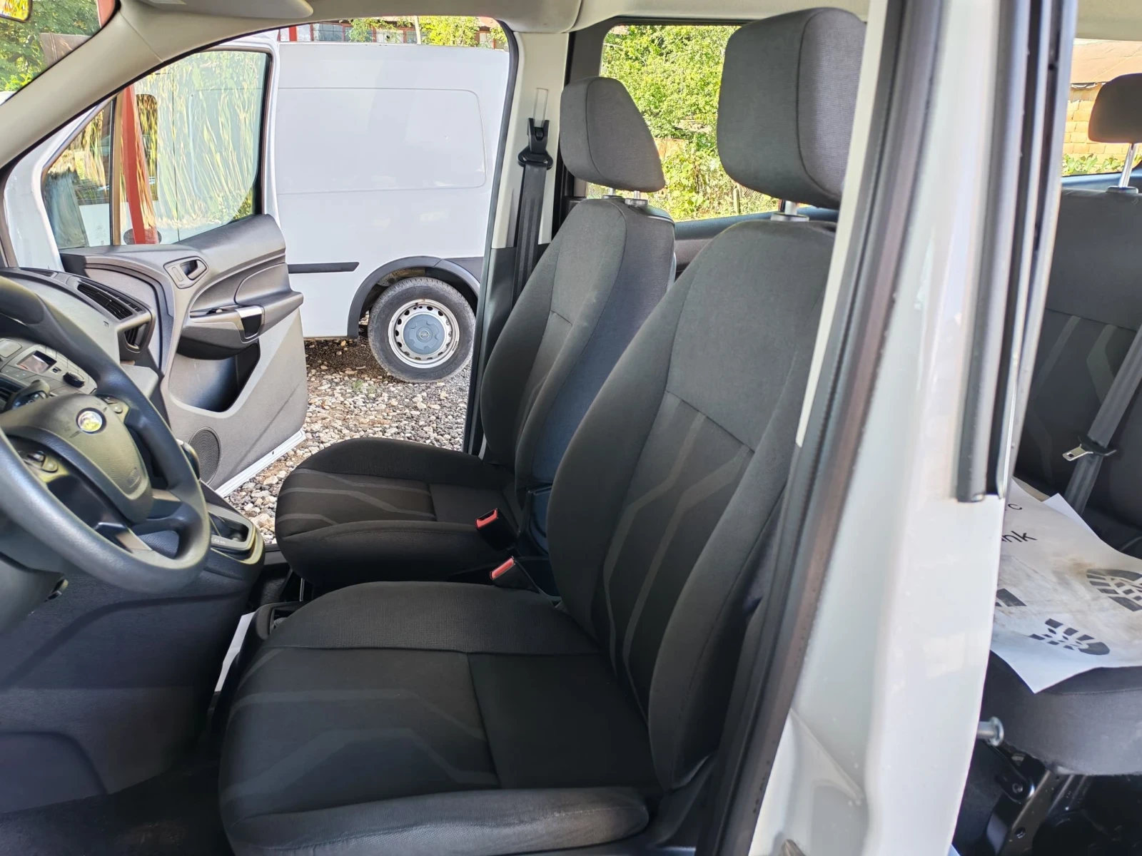 Ford Tourneo Connect 1.5 diesel AUTOMATIC, снимка 11 - Автомобили и джипове - 55991167