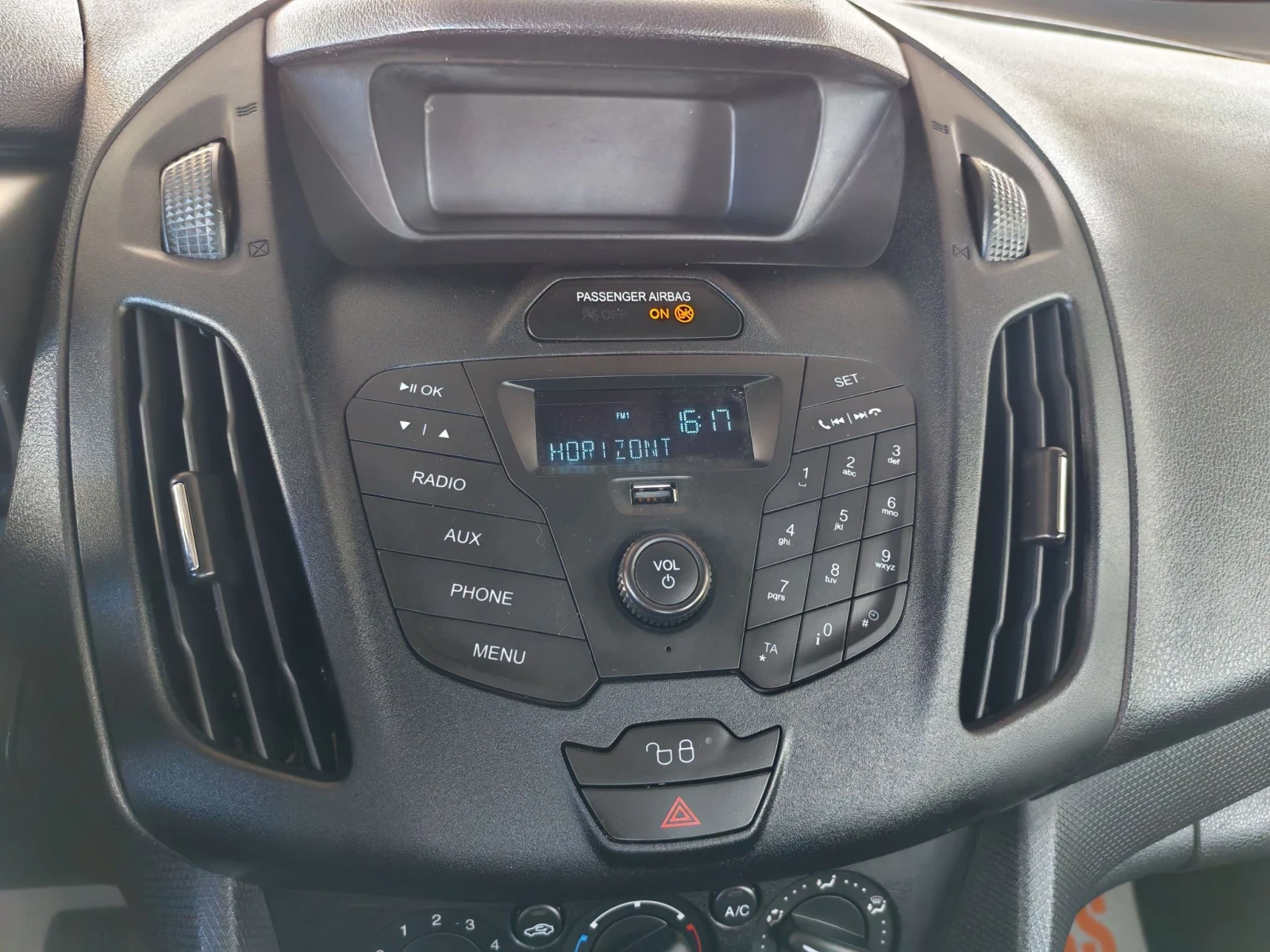 Ford Tourneo Connect 1.5 diesel AUTOMATIC, снимка 13 - Автомобили и джипове - 55991167