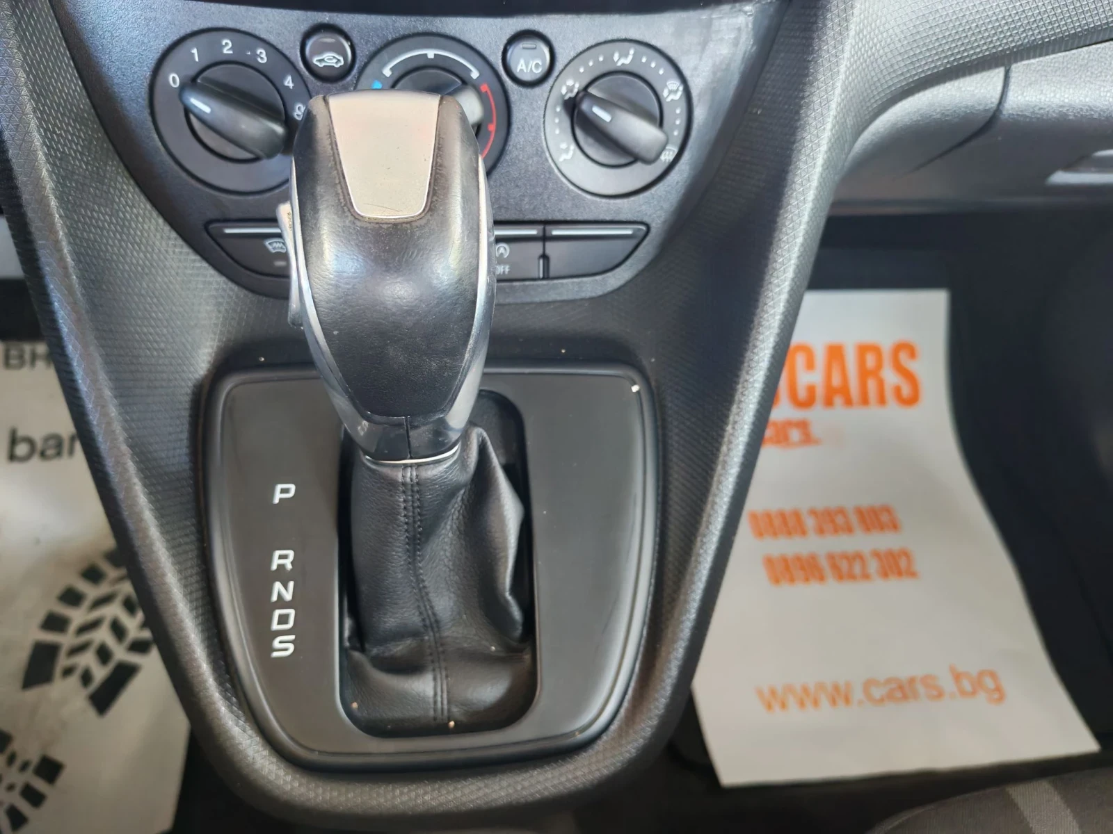 Ford Tourneo Connect 1.5 diesel AUTOMATIC, снимка 16 - Автомобили и джипове - 55991167