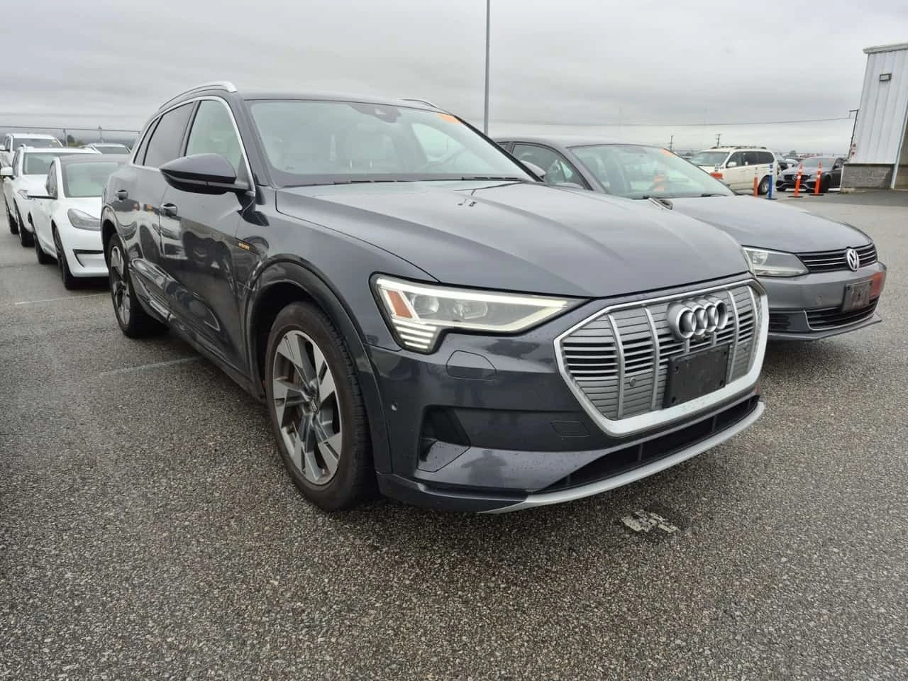 Audi E-Tron TECHNIK/ПОДГРЕВ/ОБДУХ/ПАНОРАМА/ФИНАНСИРАНЕ, снимка 2 - Автомобили и джипове - 56299933