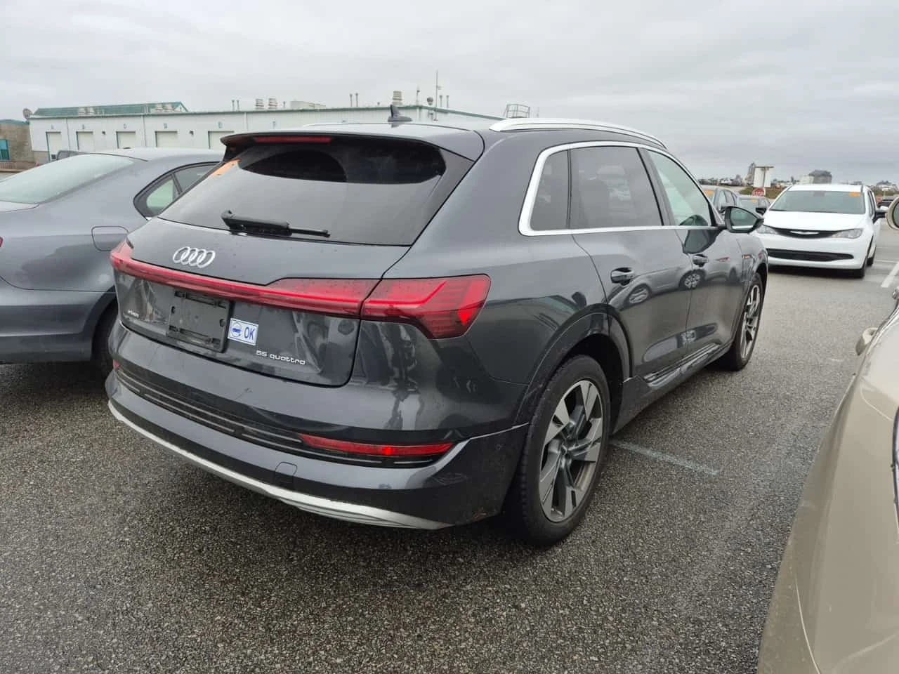 Audi E-Tron TECHNIK/ПОДГРЕВ/ОБДУХ/ПАНОРАМА/ФИНАНСИРАНЕ, снимка 3 - Автомобили и джипове - 56299933