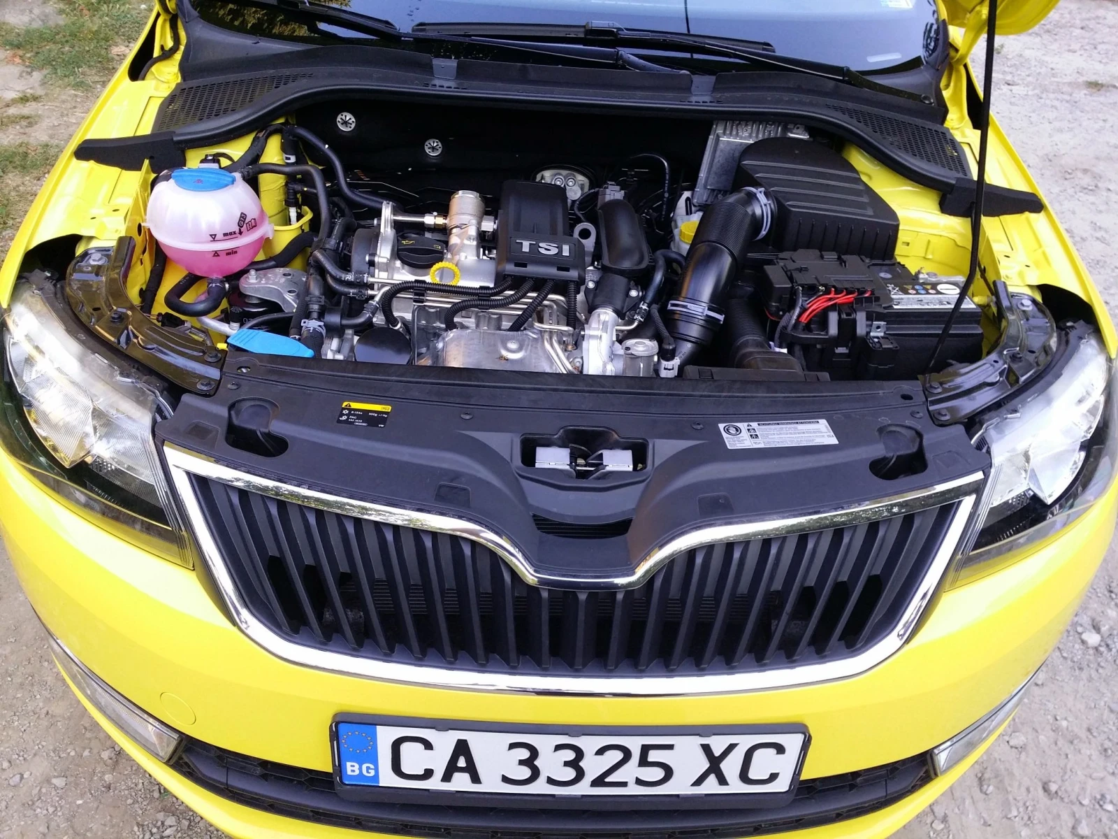 Skoda Rapid, снимка 12 - Автомобили и джипове - 56640698