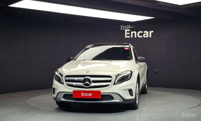 Mercedes-Benz GLA 200, снимка 3 - Автомобили и джипове - 53515613