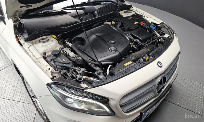 Mercedes-Benz GLA 200, снимка 6 - Автомобили и джипове - 53515613