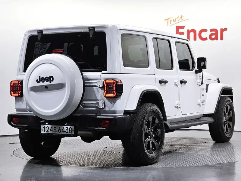 Jeep Wrangler Overland 4-Door, снимка 2 - Автомобили и джипове - 55186857