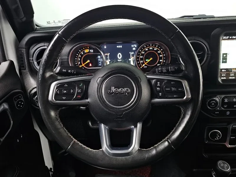 Jeep Wrangler Overland 4-Door, снимка 3 - Автомобили и джипове - 55186857