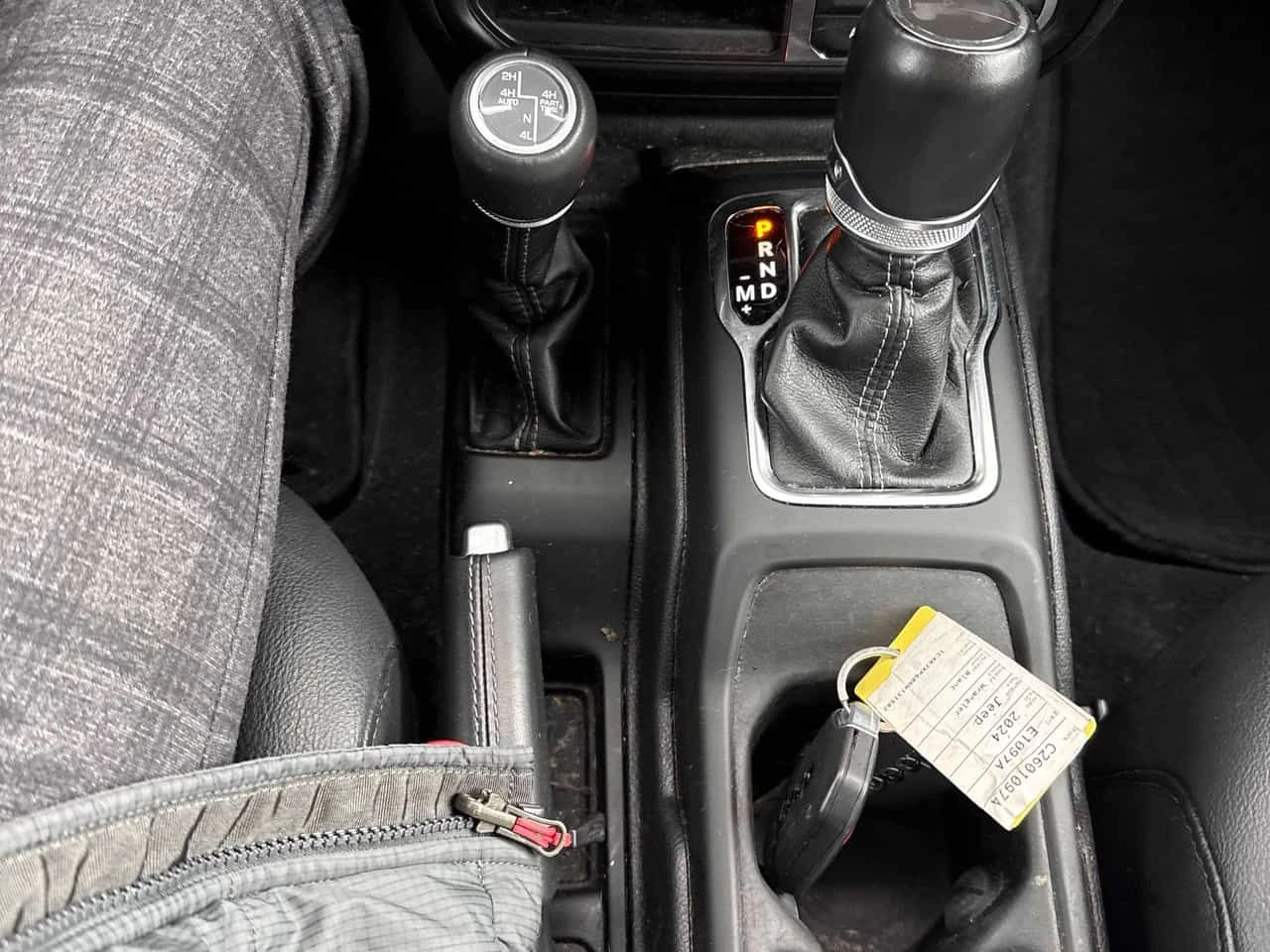 Jeep Wrangler Sahara  CARFAX, снимка 12 - Автомобили и джипове - 54150135