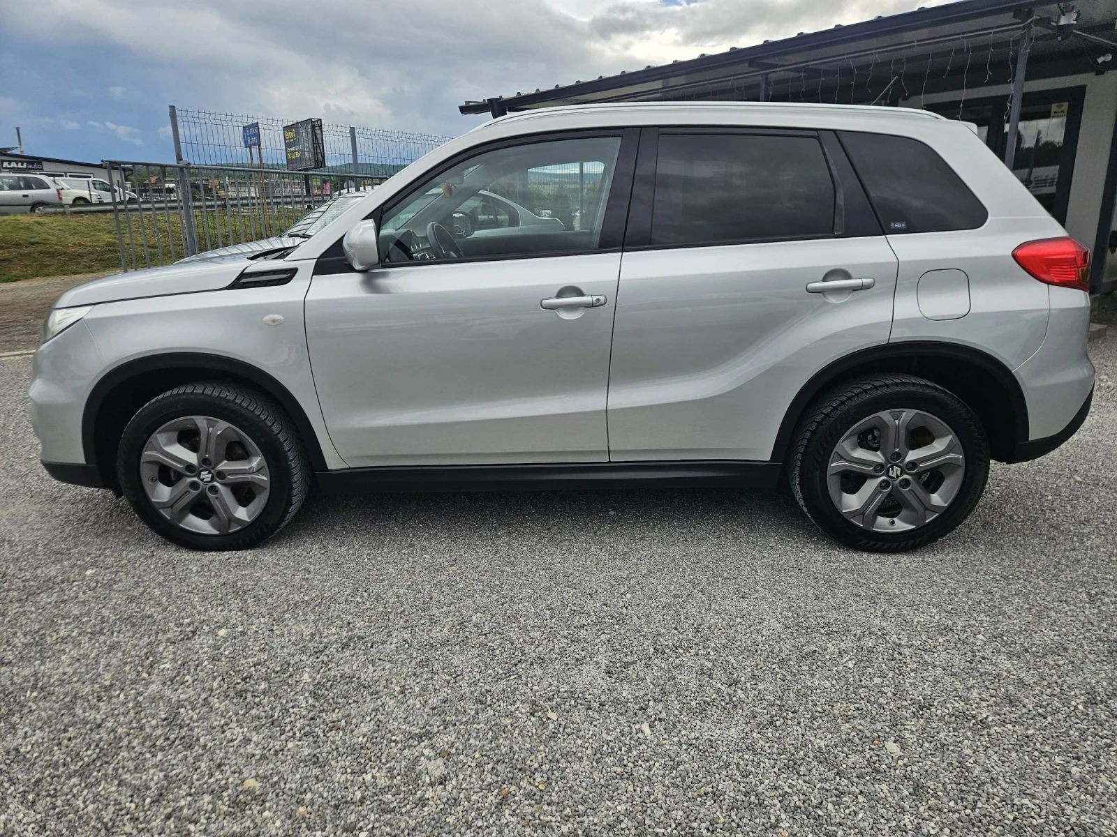Suzuki Vitara 1.6 D 4x4 Eu.6B , снимка 8 - Автомобили и джипове - 54656766