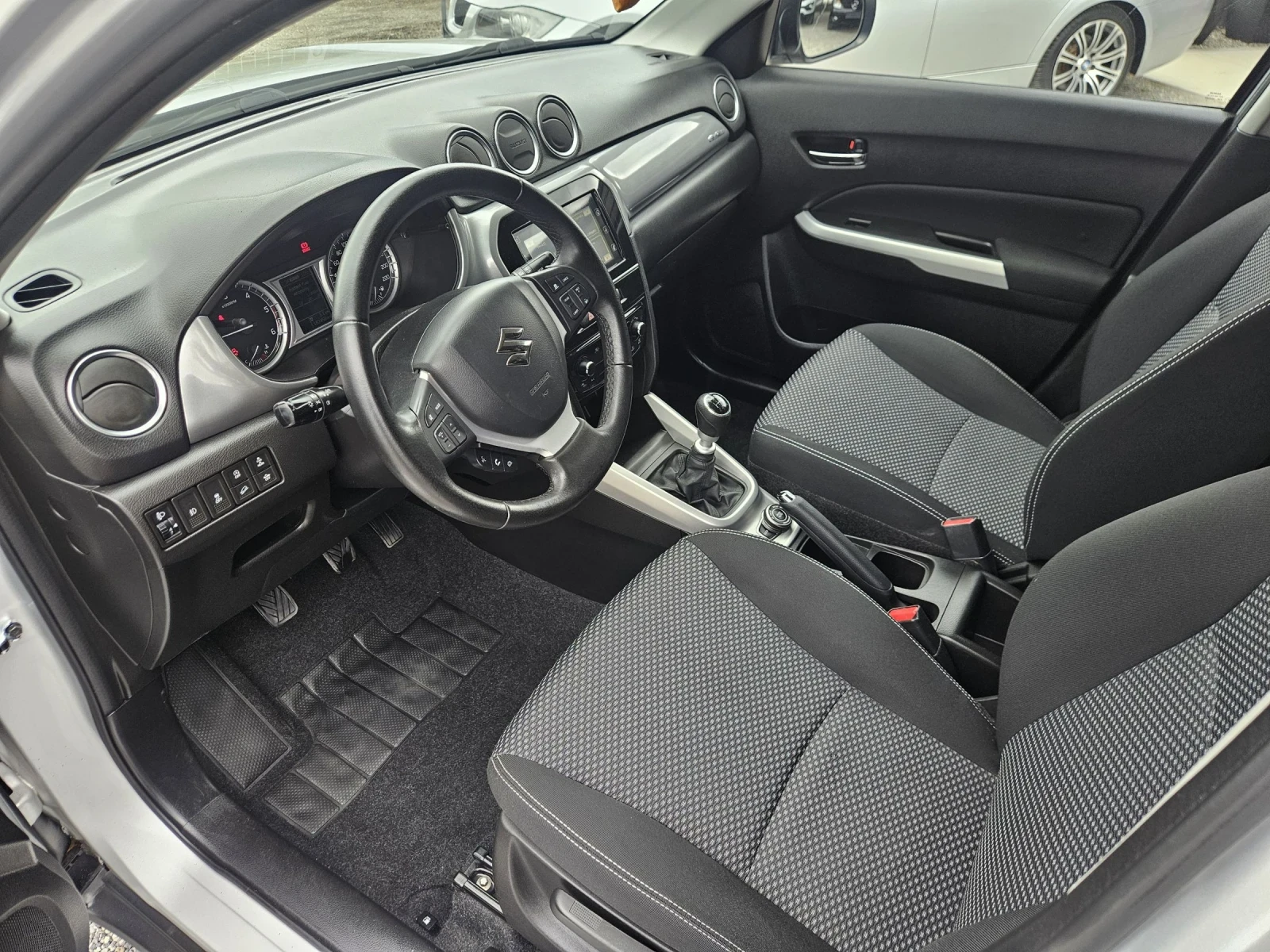 Suzuki Vitara 1.6 D 4x4 Eu.6B , снимка 9 - Автомобили и джипове - 54656766
