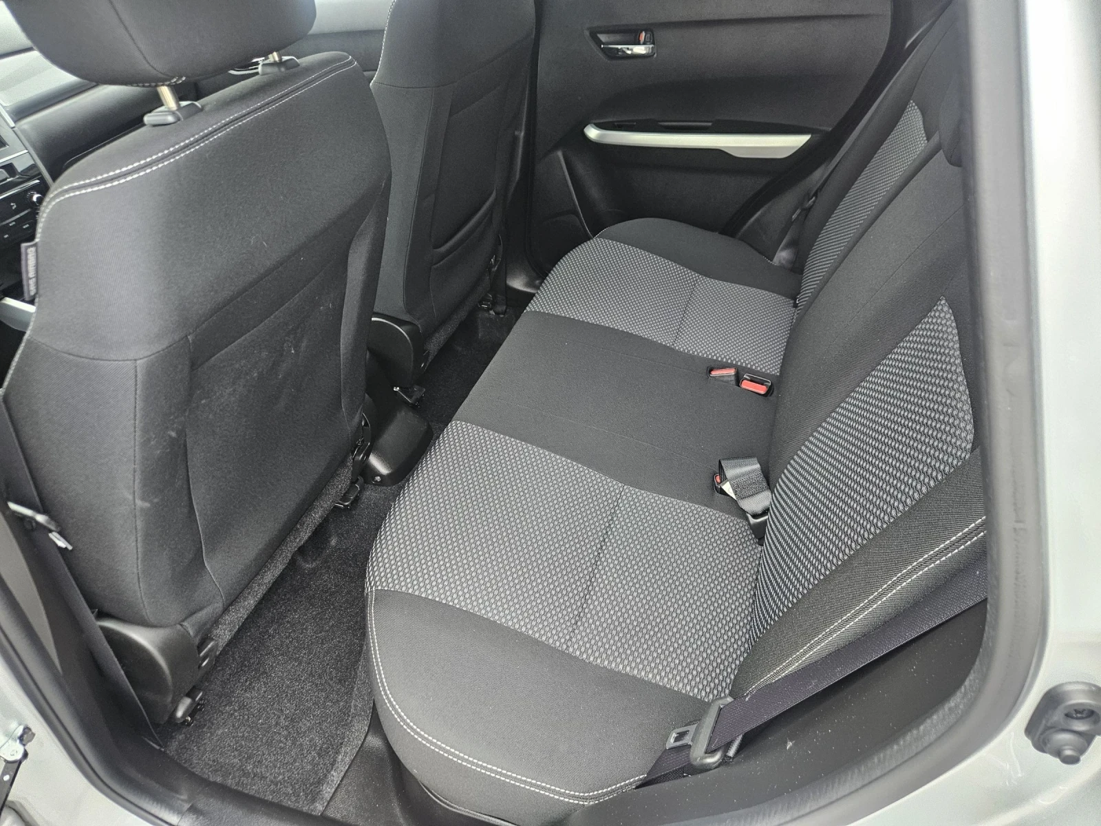 Suzuki Vitara 1.6 D 4x4 Eu.6B , снимка 11 - Автомобили и джипове - 54656766