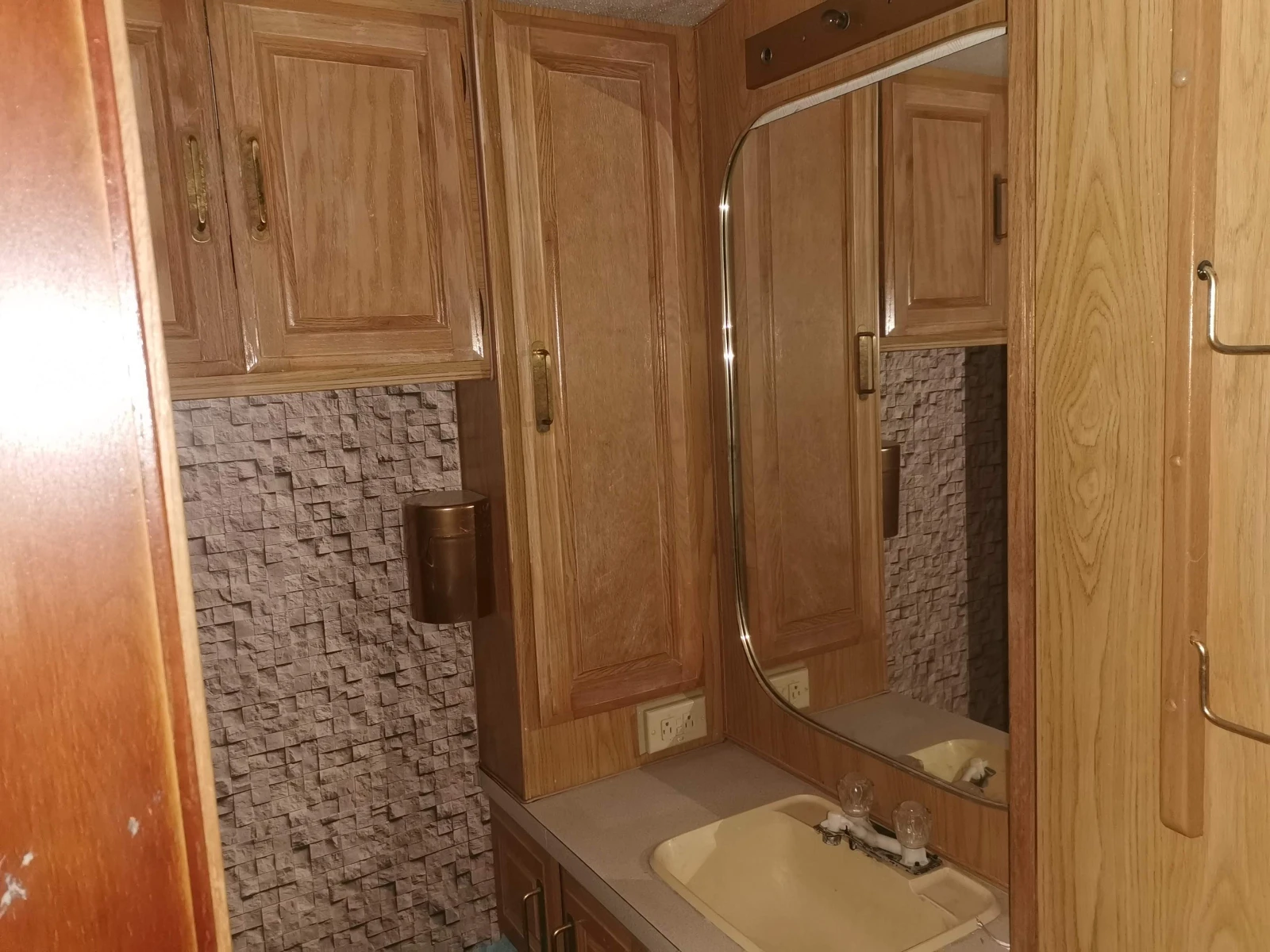  Fleetwood Cevrolet P30 | Mobile.bg   15