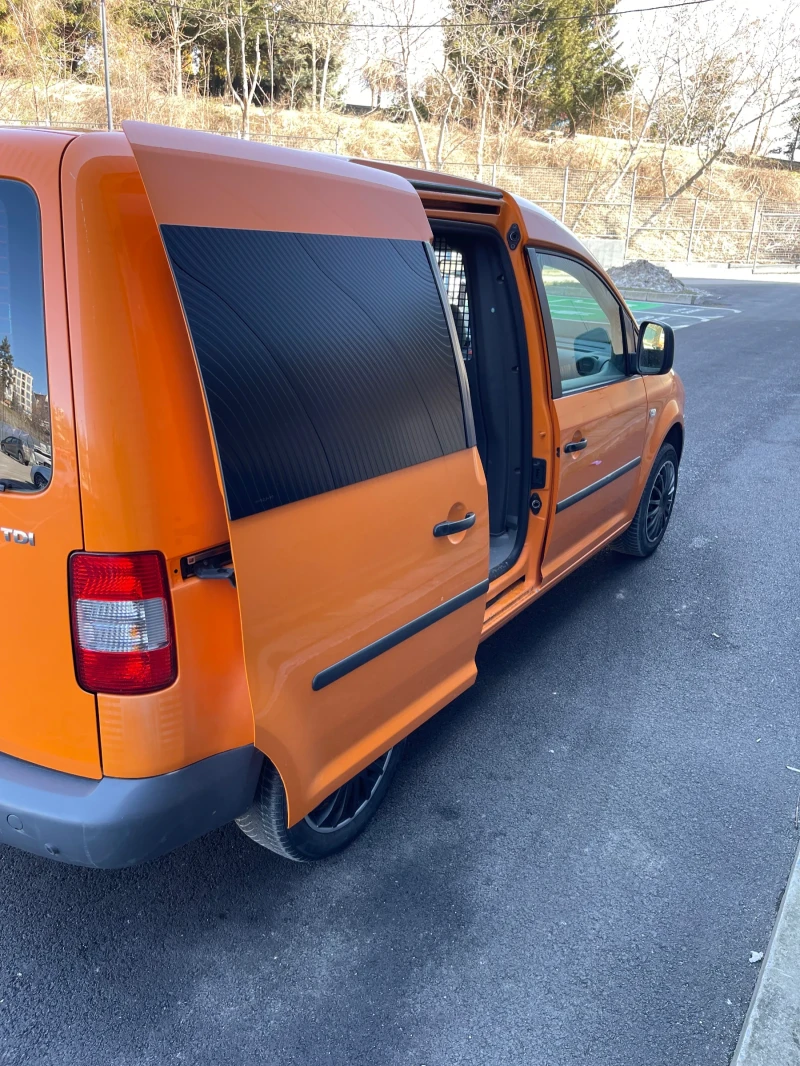 VW Caddy 1.9TDI 105PS Обслужен всичко платено!, снимка 7 - Автомобили и джипове - 49371935