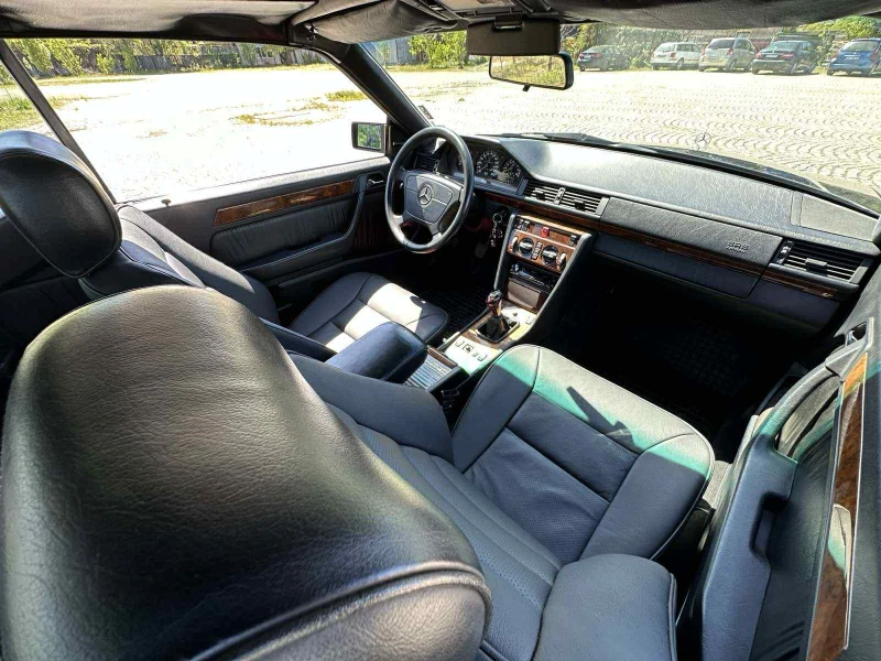 Mercedes-Benz 124 300 CE, снимка 8 - Автомобили и джипове - 52451310